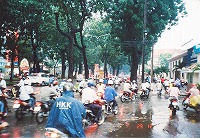 原付バイクの群れ(ディンティエンホアン通り)